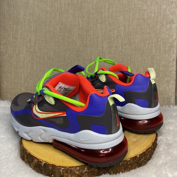 Nike AIR MAX 270 REACT - Picture 2 of 8